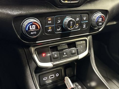 Certified 2023 GMC Terrain SLE w/ Driver Convenience Package AWD/4WD image 19