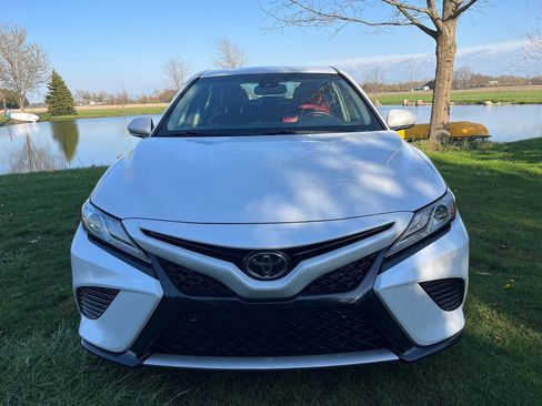 Used 2018 Toyota Camry XSE FWD image 2