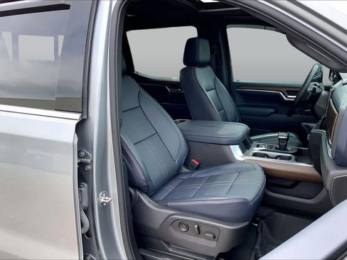 Used 2023 Chevrolet Silverado 1500 High Country w/ High Country Premium Package AWD/4WD image 9