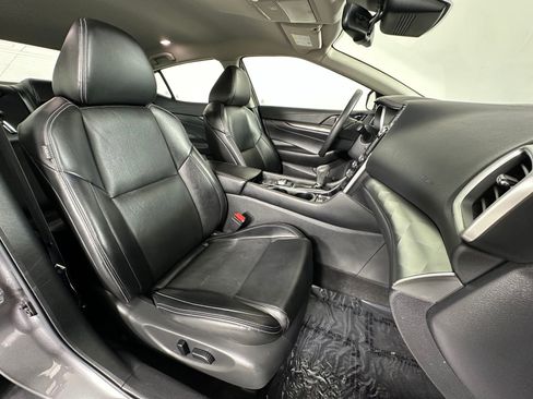 Used 2022 Nissan Maxima SV w/ Floor Mat Group FWD image 6