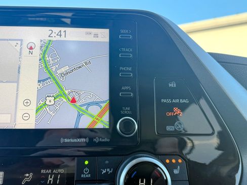 Used 2021 Toyota Highlander XLE image 28