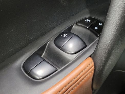 Used 2019 Nissan Rogue SL w/ Premium Package image 27