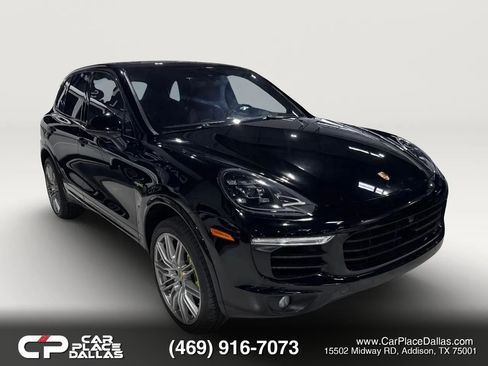 Used 2017 Porsche Cayenne S Platinum AWD/4WD image 2