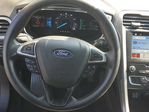Used 2019 Ford Fusion SE FWD image 12