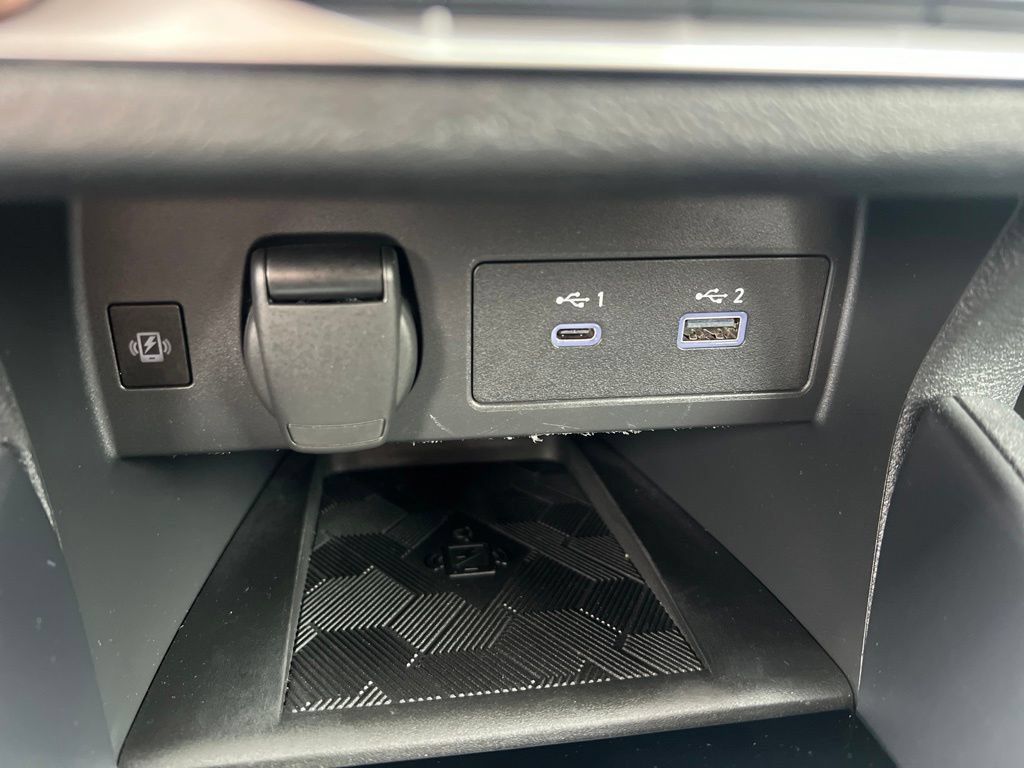 Certified 2025 Nissan Versa SR w/ Trunk Package FWD image 49