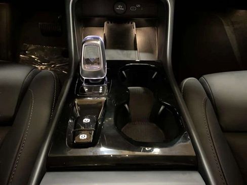 Used 2025 Volvo XC40 B5 Plus image 52