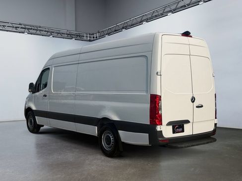 Used 2024 Mercedes-Benz Sprinter 2500 image 7