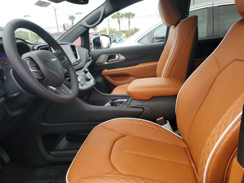 New 2026 Chrysler Pacifica Pinnacle w/ Trailer Tow Group image 12