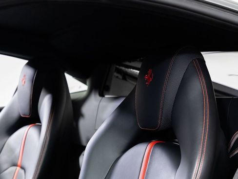 Used 2021 Ferrari F8 Tributo image 39