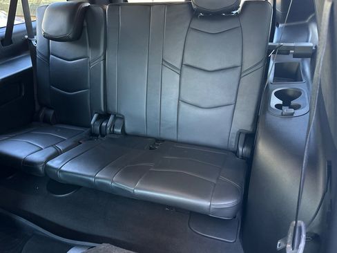 Used 2019 Cadillac Escalade ESV Platinum image 17