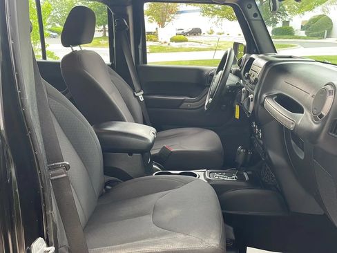 Used 2017 Jeep Wrangler Unlimited Sport AWD/4WD image 19