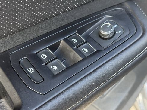 Used 2024 Volkswagen Atlas Cross Sport SEL image 21