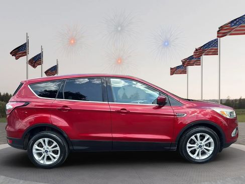 Used 2017 Ford Escape SE image 4