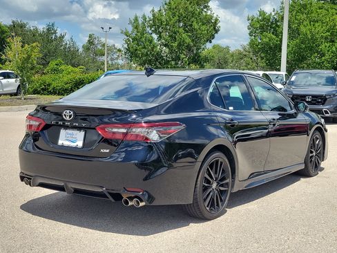 Used 2021 Toyota Camry XSE FWD image 6