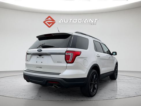 Used 2019 Ford Explorer XLT w/ Equipment Group 202A AWD/4WD image 11