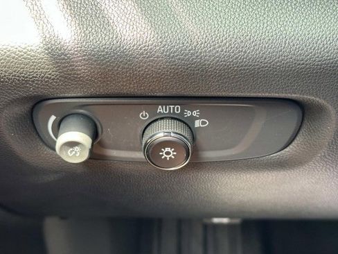 Used 2023 Chevrolet Traverse LT image 29