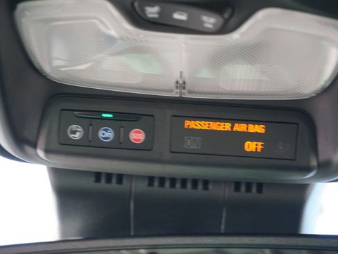 Used 2024 Chevrolet Colorado ZR2 w/ Safety Package image 33