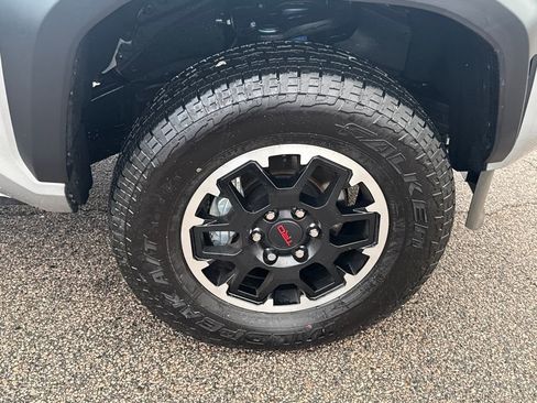 Used 2025 Toyota Tacoma TRD Off-Road image 40