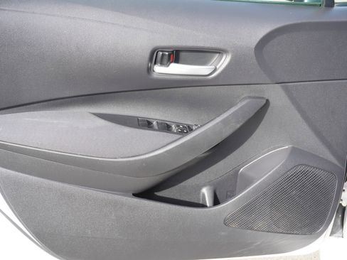 Used 2020 Toyota Corolla LE image 16