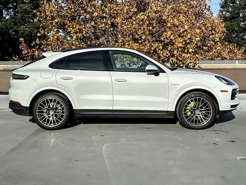 Used 2022 Porsche Cayenne E-Hybrid image 9