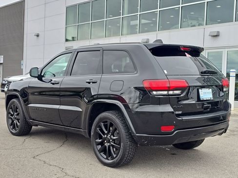 Used 2019 Jeep Grand Cherokee Altitude image 10