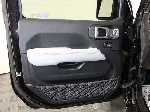 Used 2023 Jeep Wrangler Altitude image 19