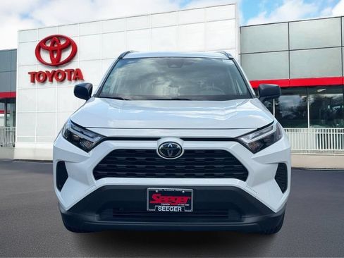 Used 2025 Toyota RAV4 LE AWD/4WD image 11