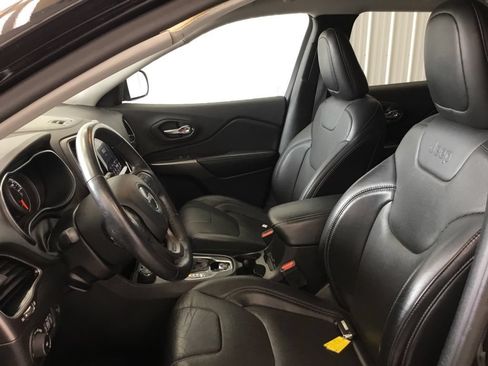 Used 2019 Jeep Cherokee Limited AWD/4WD image 10
