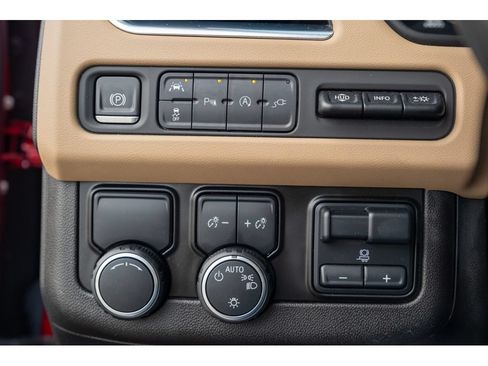 Used 2021 Chevrolet Tahoe Premier w/ Premium Package RWD image 29