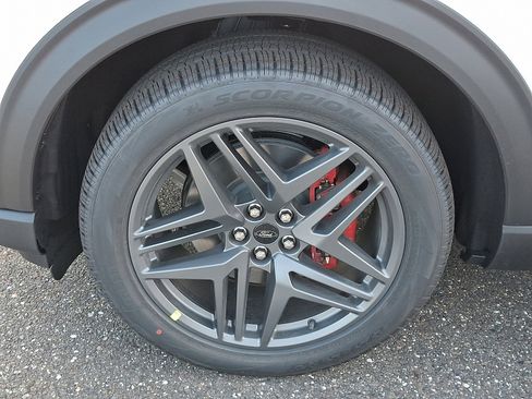 New 2026 Ford Explorer ST-Line w/ ST-Line Street Pack image 4