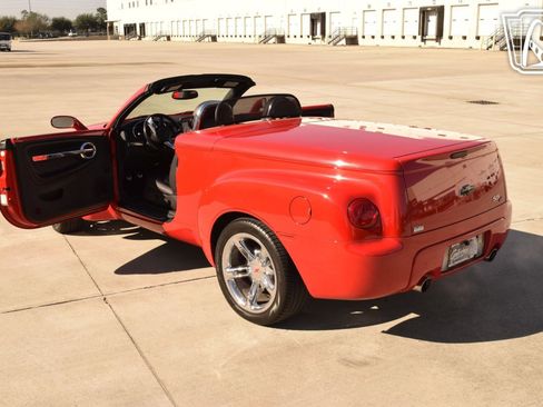 Used 2005 Chevrolet SSR w/ Preferred Equipment Group image 16
