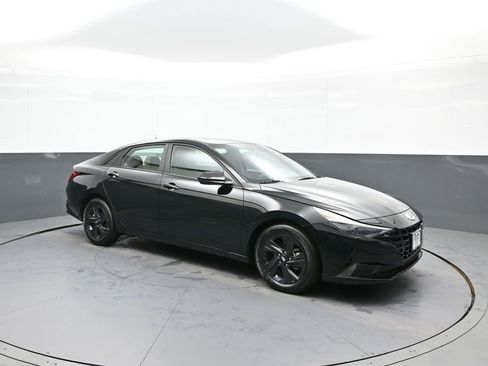 Certified 2023 Hyundai Elantra SEL w/ Cargo Package image 4