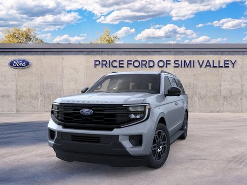 Used 2026 Ford Expedition Active AWD/4WD image 2