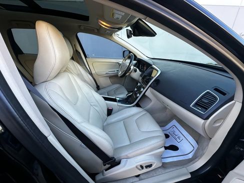 Used 2015 Volvo XC60 T5 w/ Proximity Package image 8