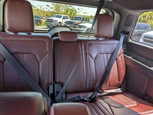 Used 2023 Ford Expedition Limited image 13