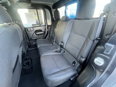 Used 2023 Jeep Gladiator Sport image 16