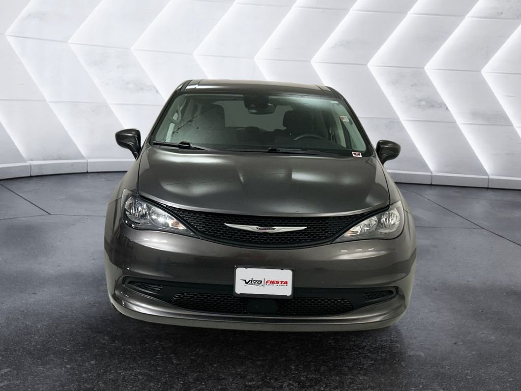 Used 2023 Chrysler Voyager LX FWD image 2