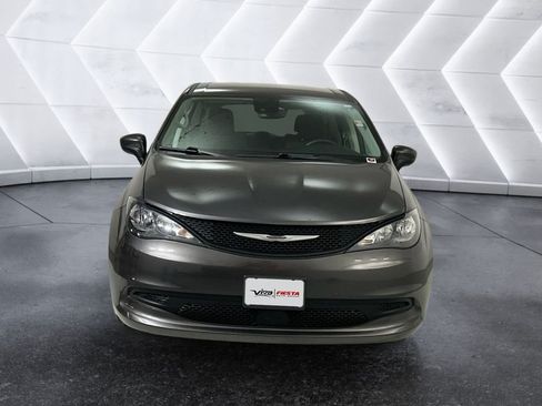 Used 2023 Chrysler Voyager LX FWD image 2