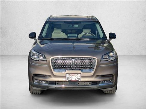 Used 2020 Lincoln Aviator Reserve w/ Equipment Group 202A image 2