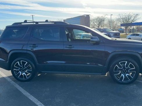 Used 2021 GMC Acadia SLT w/ Elevation Edition image 9