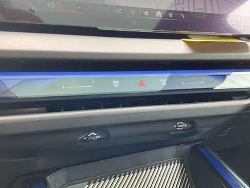 Certified 2025 BMW X3 xDrive30i w/ Premium Package image 18