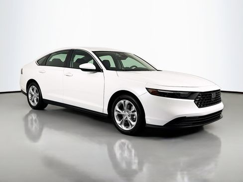 Certified 2023 Honda Accord LX image 3