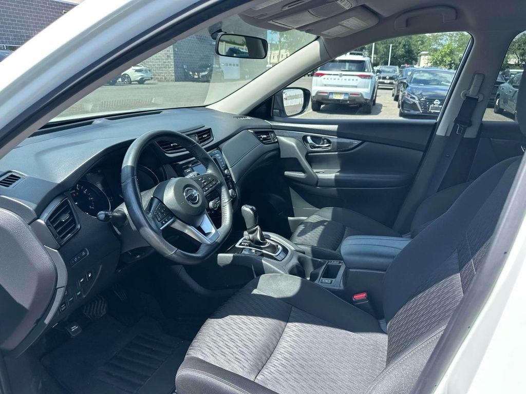 Used 2018 Nissan Rogue SV AWD/4WD image 14