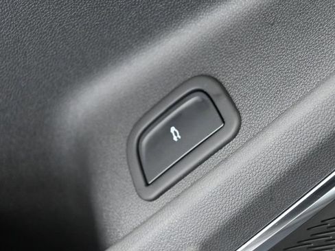 New 2026 Chevrolet Traverse High Country w/ LPO, Floor Liner Package FWD image 38