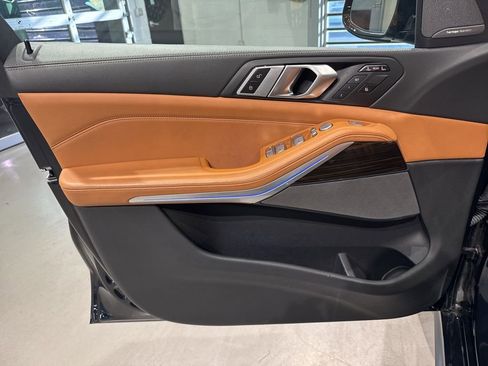 Used 2024 BMW X7 xDrive40i w/ M Sport Package image 15