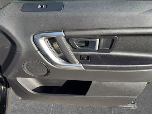 Used 2016 Land Rover Discovery Sport SE image 25