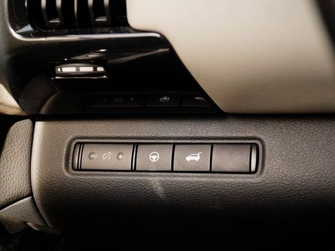 Used 2022 Nissan Pathfinder SV w/ SV Premium Package image 28