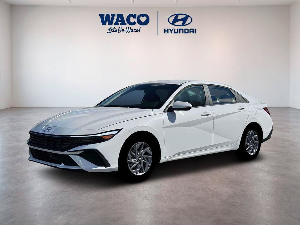 Used 2026 Hyundai Elantra Hybrid FWD image 2