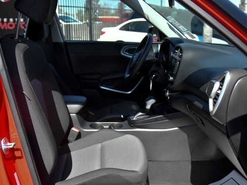 Used 2024 Kia Soul LX w/ Option Group 015 FWD image 38