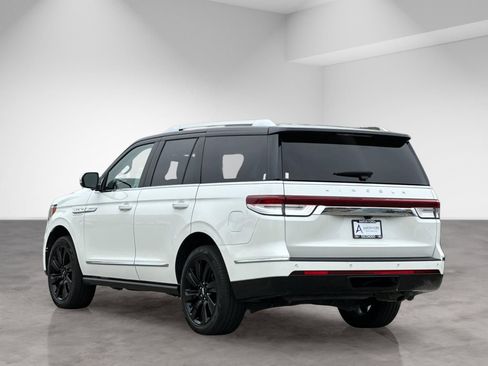 Used 2024 Lincoln Navigator Reserve AWD/4WD image 4
